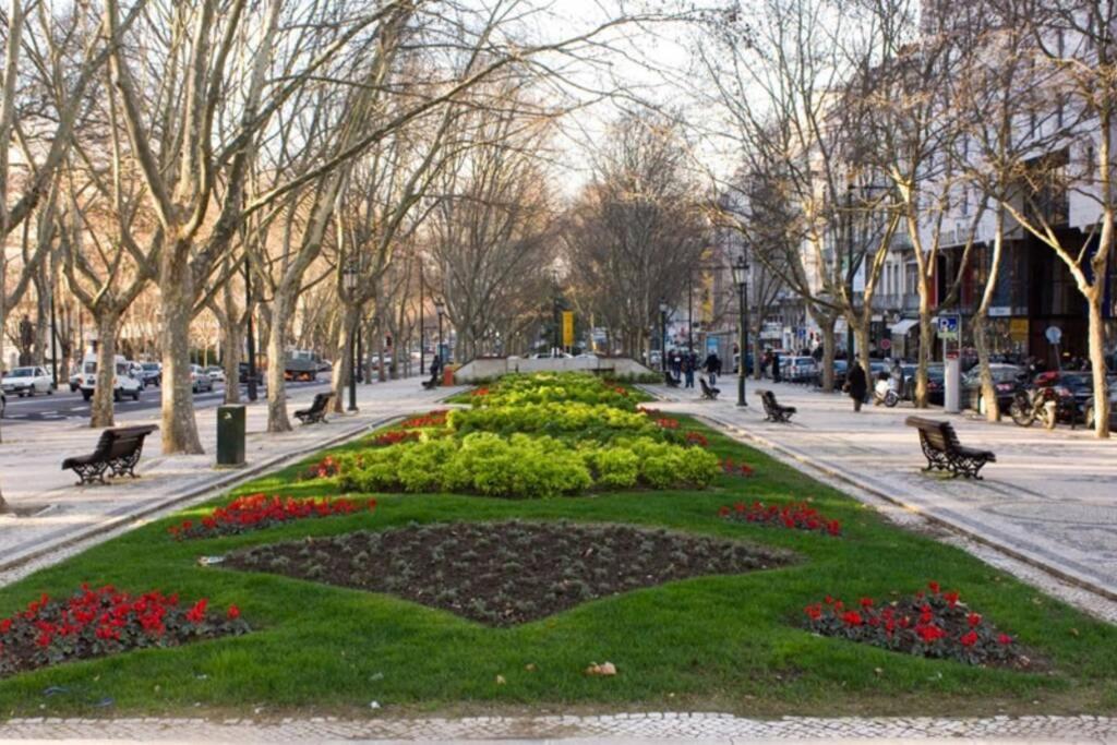 Av. Da Liberdade Comfortable Apt With Balcony Lisbon Luaran gambar