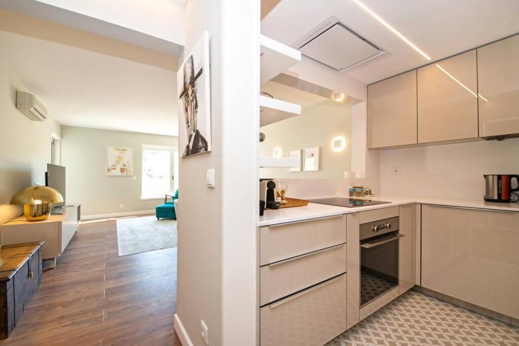 Av. Da Liberdade Comfortable Apt With Balcony Lisbon Luaran gambar